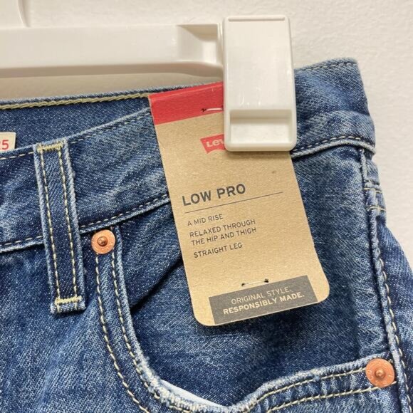 Levi's NWT Women's 26 Medium Wash Cotton Mid Rise Low Pro Classic Straight Jeans - Picture 4 of 7